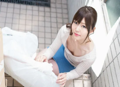 Người phụ nữ hở hang khi đi vứt rác và cái kết bất ngờ