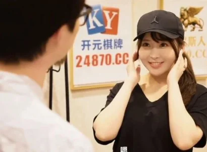 Chị nhân viên giao hàng dễ tính dễ tính với mọi người