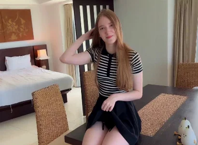Anh chàng đi du lịch một mình lân la làm quen lễ tân rồi địt