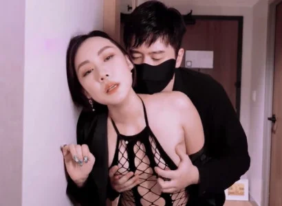 Người vợ bán thân cho sếp để trả hết nợ cho chồng