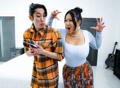 Con trai khiến mẹ kế xăm trổ hàng múp lên đỉnh