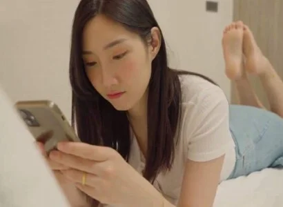 Bà vợ dan díu với anh nhân viên giao hàng
