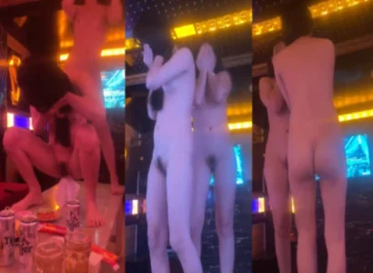 Chị gái khoe thân và múa thoát y cực loạn tại quán hát