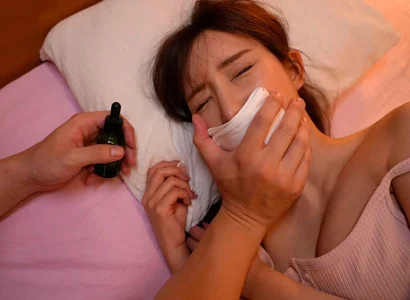 Gã trai để cô em họ xinh đẹp uống thuốc mê rồi quan hệ